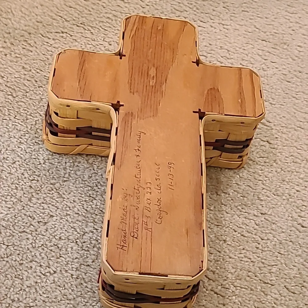 Vintage Hamdmade Cross ✝️  Basket - Picture 5 of 6
